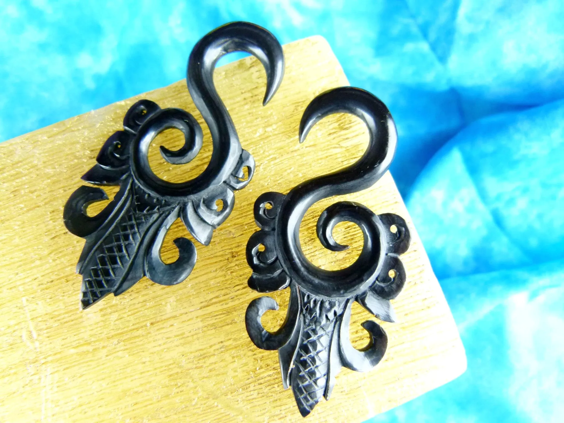 Black Carved Stretching Hanger Earrings (Pair)  - B010