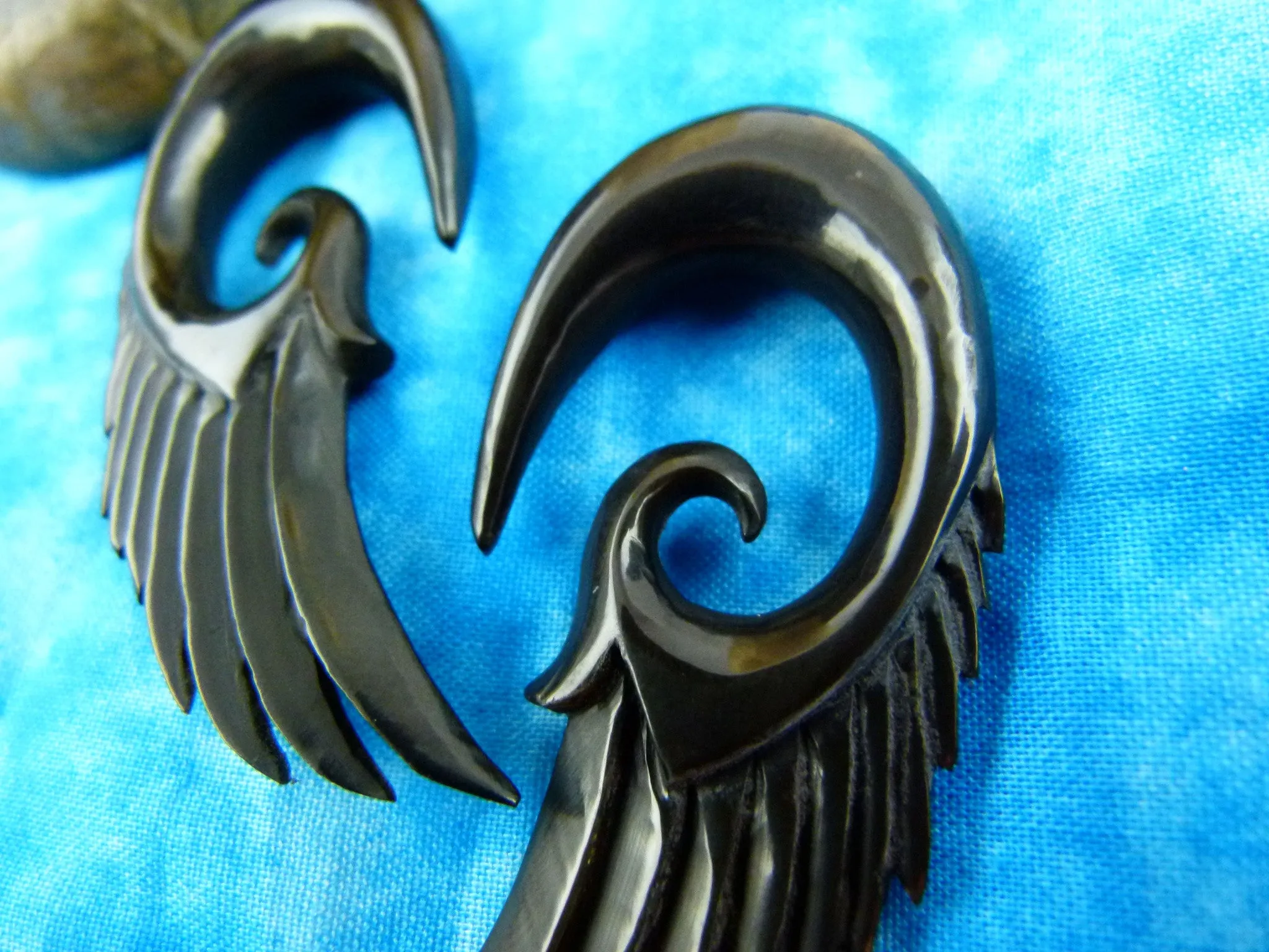 Black Feather Gauged Earrings - Black Wing Plugs (Pair) - B008