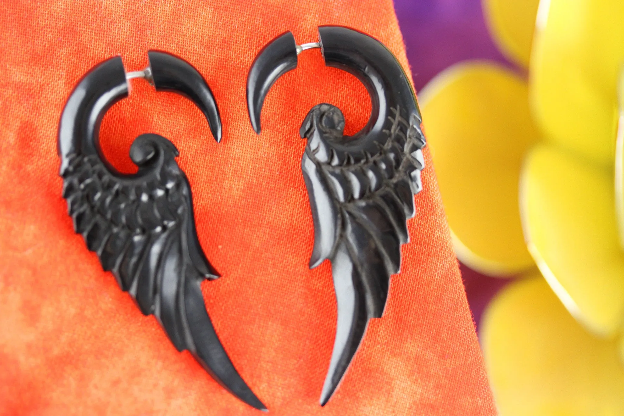 Black Feather Stretch Gauge Earrings (Pair) - B034