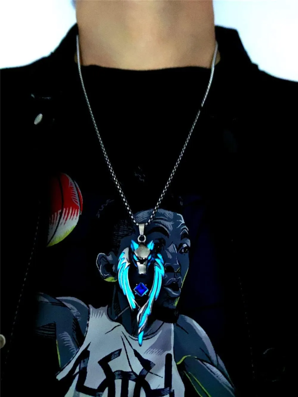 Wolf Necklace Pendant for Women Men Stainless Steel Luminous Animal Wolf Totem Necklace Teen Halloween Glow in the Dark Jewelry